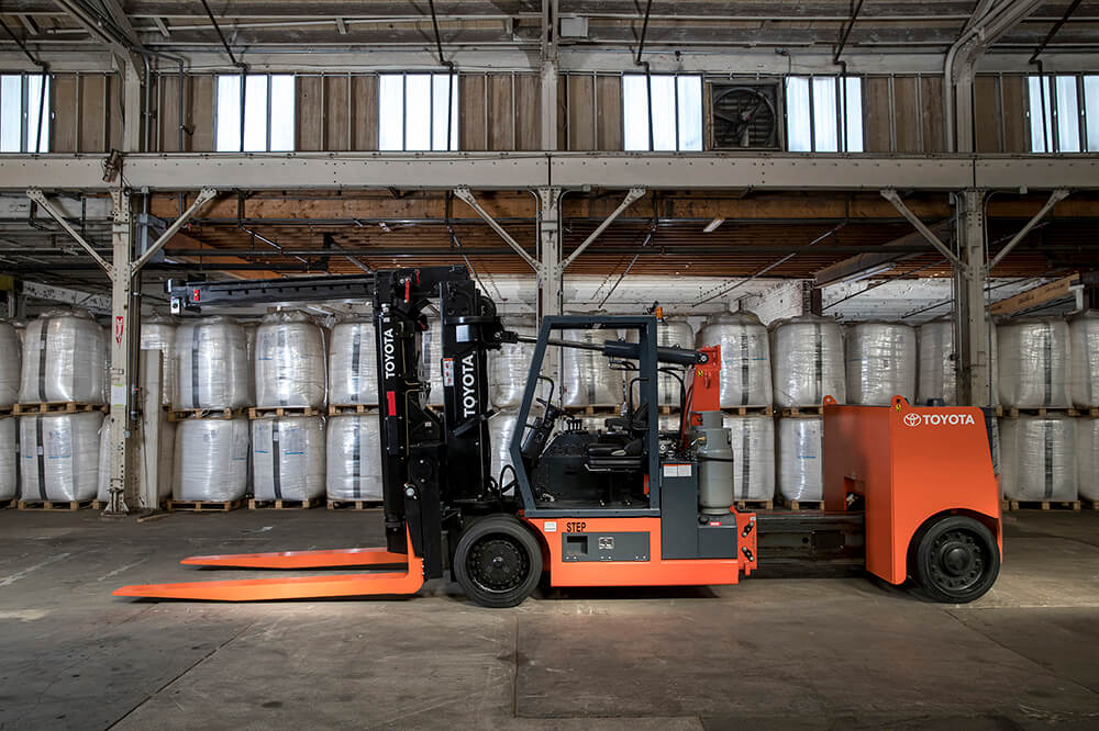Toyota high capacity adjustable wheel base rigging forklift solutions