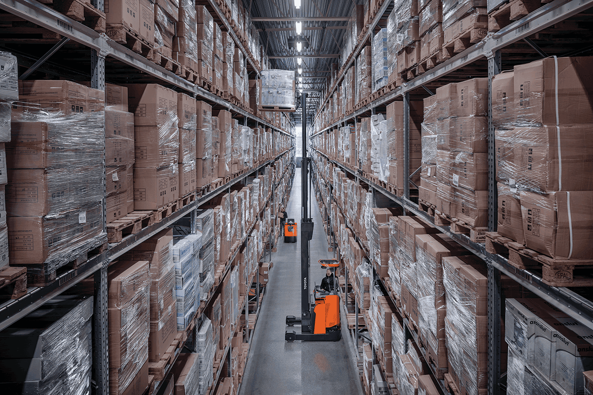 Moving Mast Reach Truck E Application 1