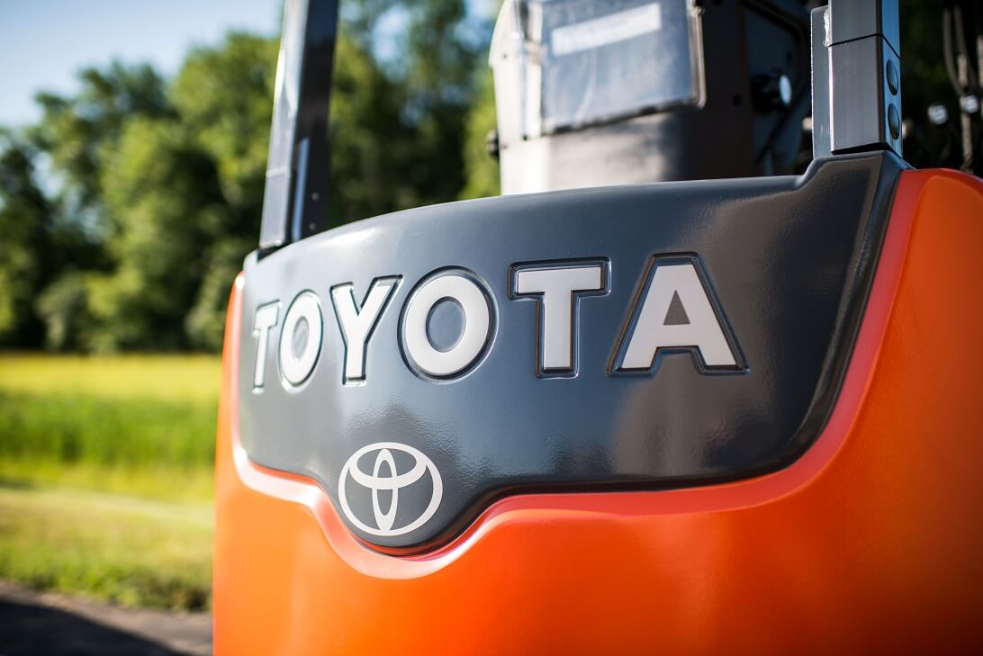 2015A0165-Reasons-to-Choose-a-Toyota-Forklift