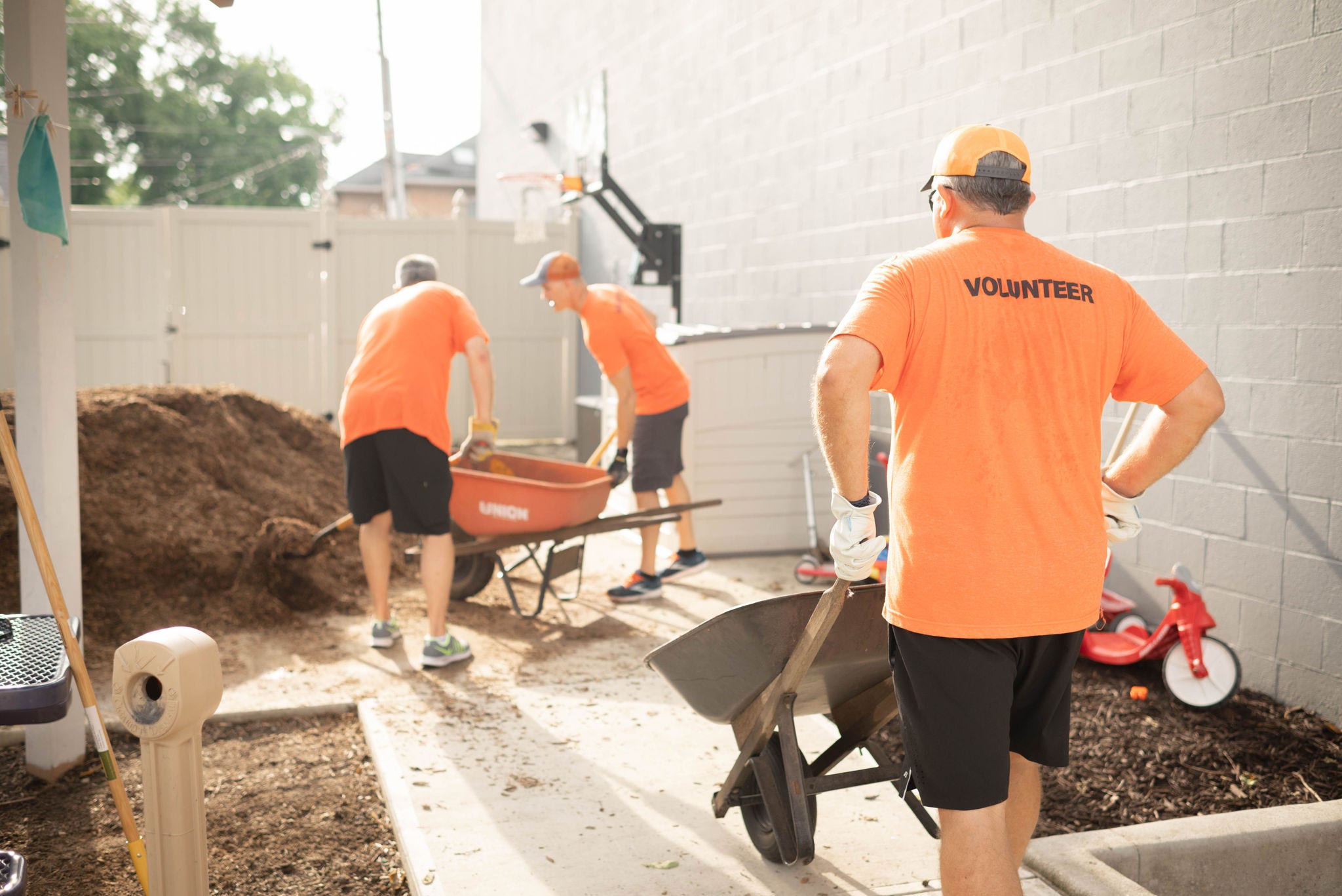lift the community day 2023 - turning point tmh employees volunteer at turning point