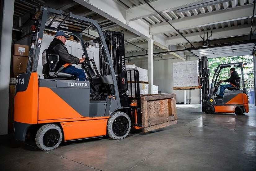 2015V055Advantages of Electric Forklifts
