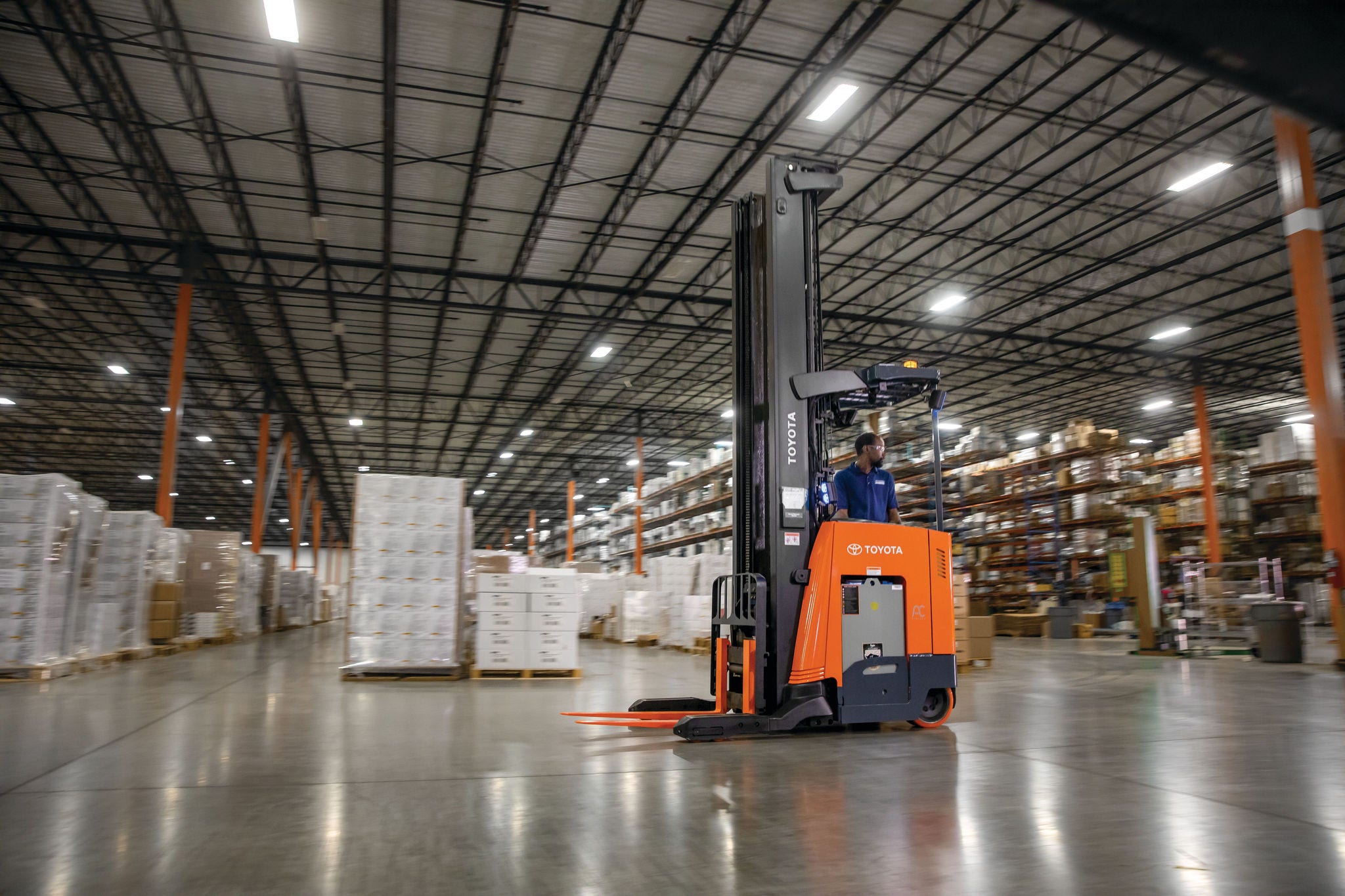 Reach Truck Sidestance RF1-SD1X45 Application 3 Core Electric Forklift