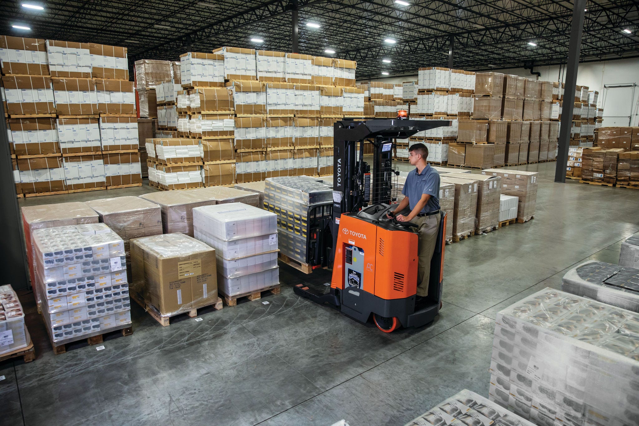 Reach Truck Sidestance RF1-SD1X45 Application 2 Reach Truck Sidestance RF1-SD1X45 Application 2