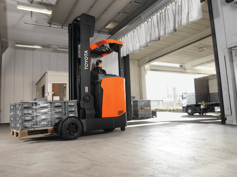 Moving Mast Reach Truck O Application 5 768x576