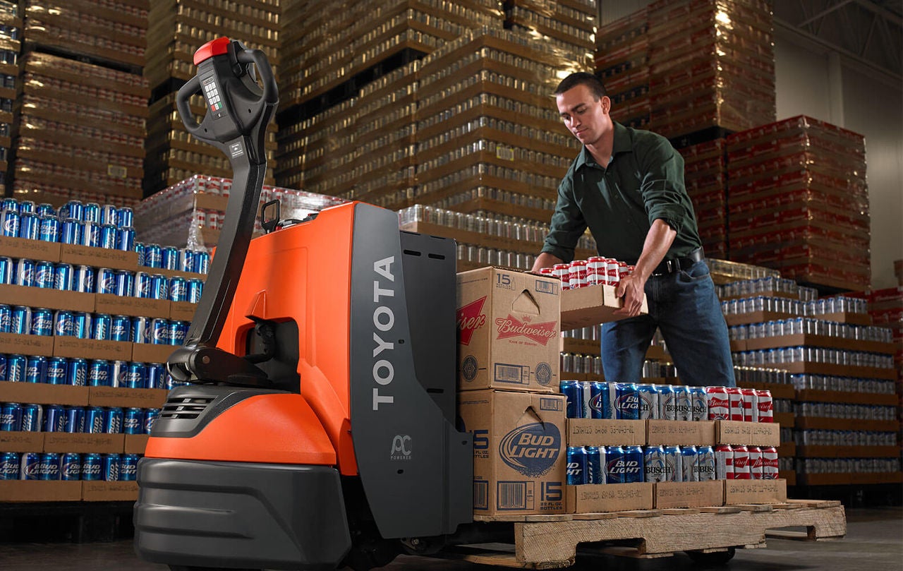  Pallet trucks and walkies in warehouse applications
